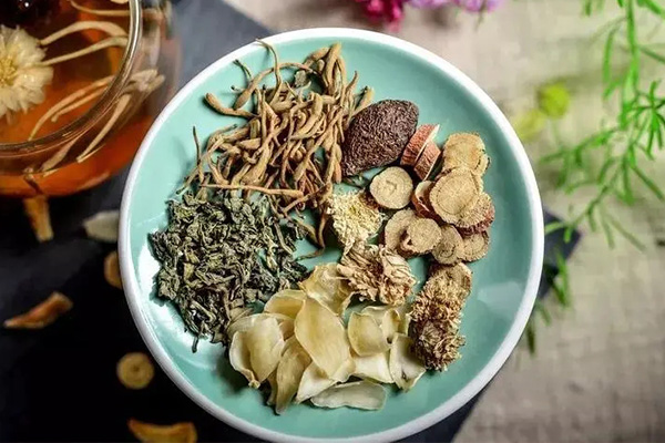 女性患者卵泡不均可以服用中药