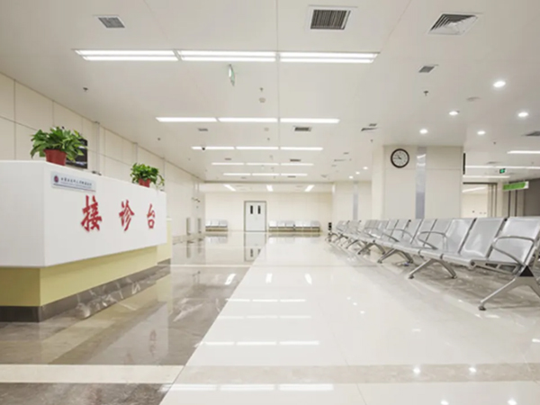 内蒙古附院患者看病等待区